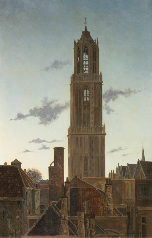 Schilderij met een zicht op de Utrechtse Domtoren gezien vanaf een hoogte, over de daken van de omliggende huizen. De gotische kerktoren rijst hoog boven de omliggende daken van een stad uit. De gevarieerde daken op de voorgrond geven diepte aan het stadsgezicht.