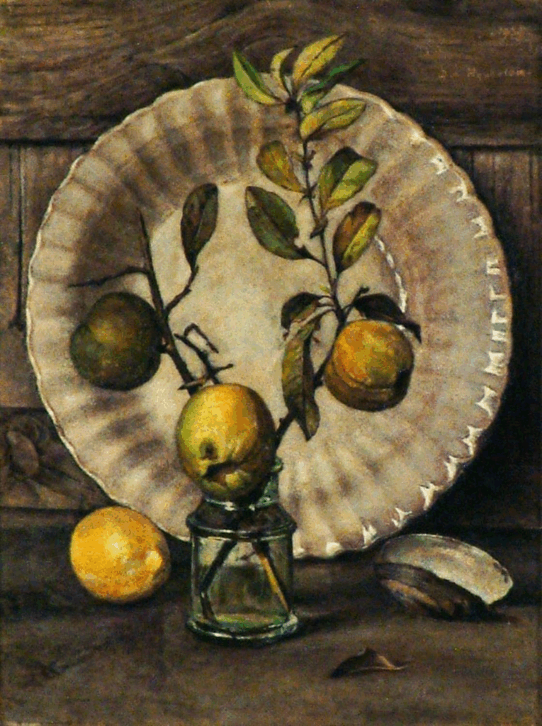 Schilderij in staand formaat met een stilleven van een klein glazen vaasje met daarin twee takken van een appelboom, appeltjes eraan. Als achtergrond dient een wit geribbeld bord dat tegen de houten wand is geplaatst. Naast het vaasje ligt aan de ene kant een mosselschelp, aan de andere kant een citroen. 