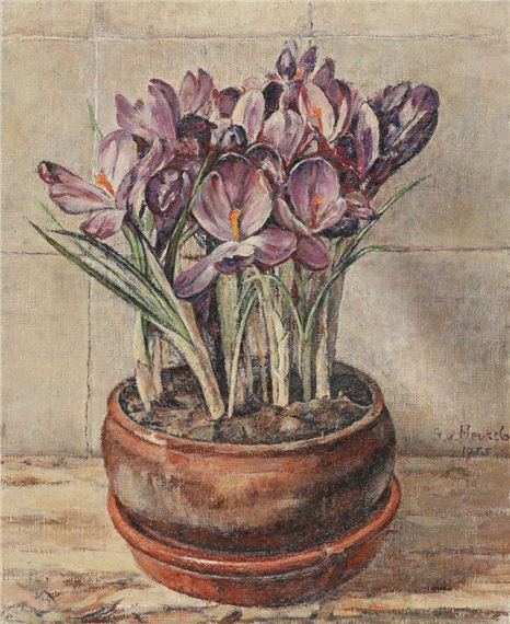 Schilderij in staand formaat met een stilleven. Het toont een terracotta schaal met daarin een terracotta kommetje, gevuld met aarde waarin een tiental paarse krokussen groeien. Het potje staat op een houten plank tegen een wit betegelde muur